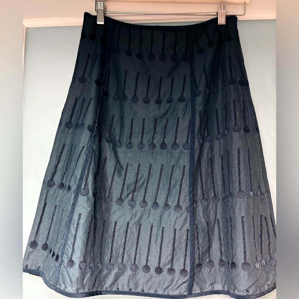 EUC Beth Bowley embroidered cotton A-line skirt navy blue with blue embroidery
